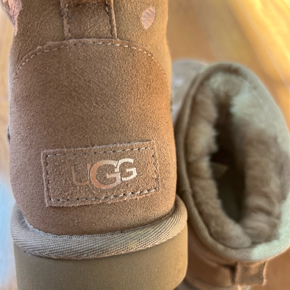 New! UGG Floral Foil limited edition Tan Suede Ankle Boots. - Picture 2 of 6